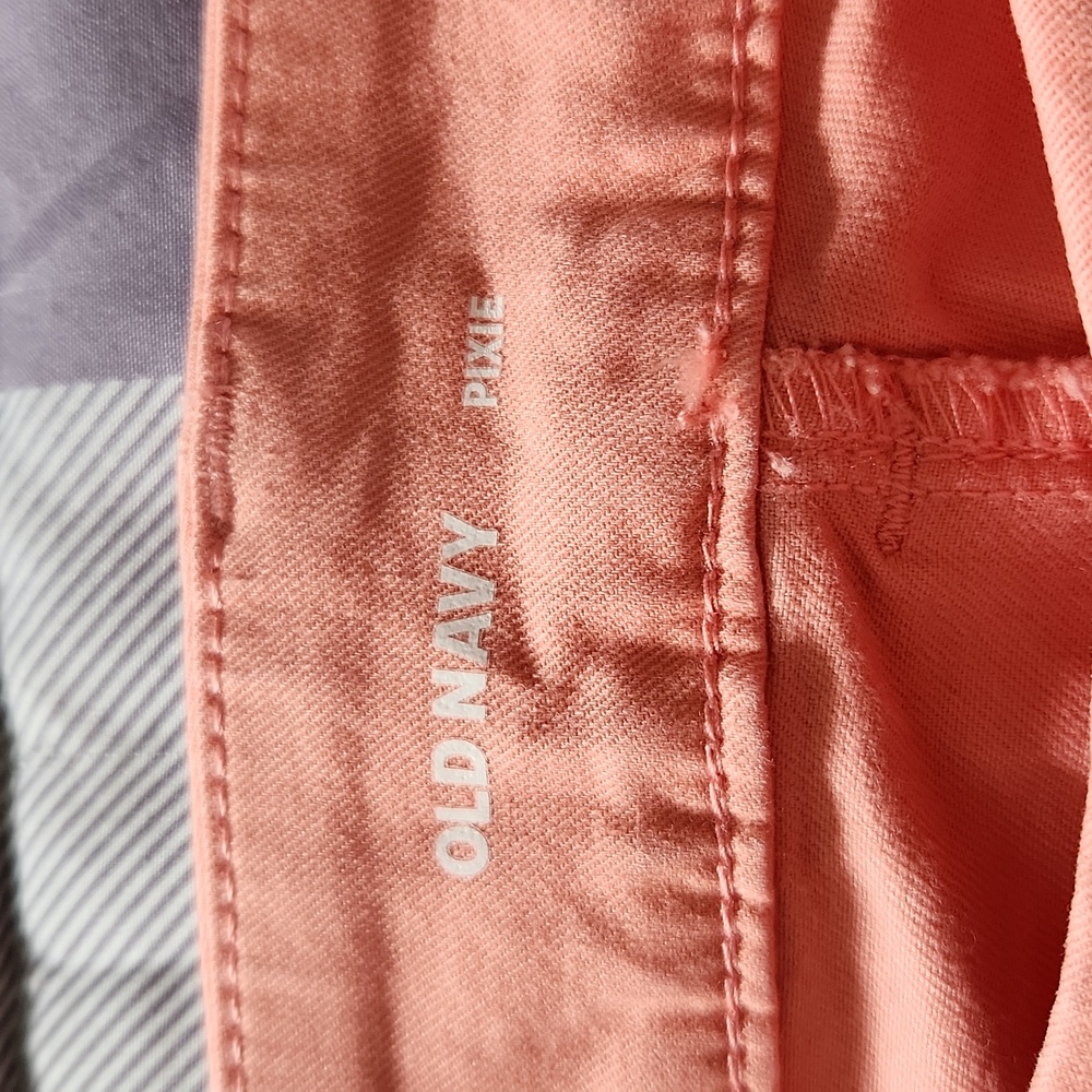 Old navy pants - Picture 2 of 4